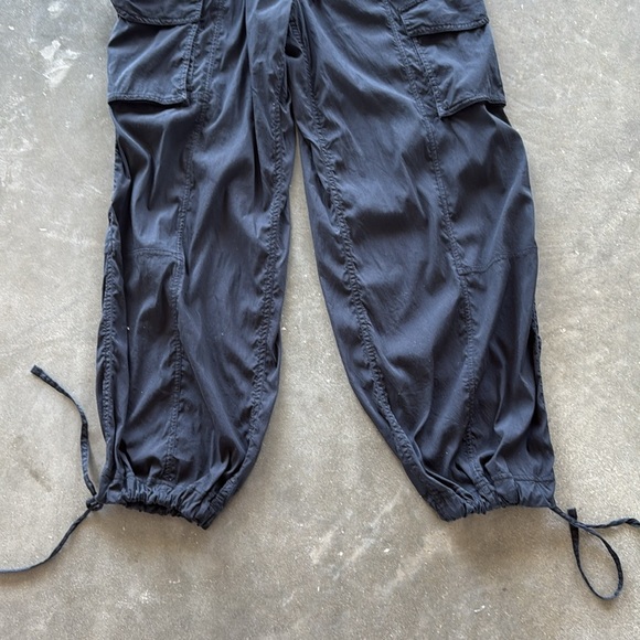 Lululemon Lightweight Adjustable Mid-Rise Cargo Pant - Picture 9 of 13